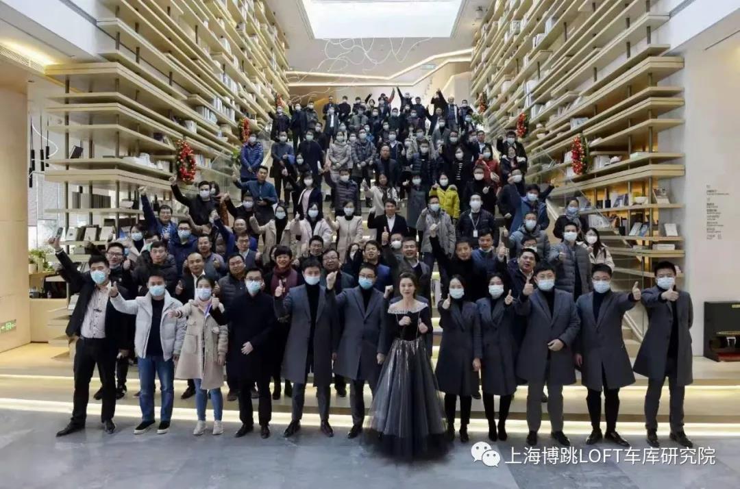 梧州全国一百多人在华侨城汉口道6号参观研讨LOFT专利车库技术！